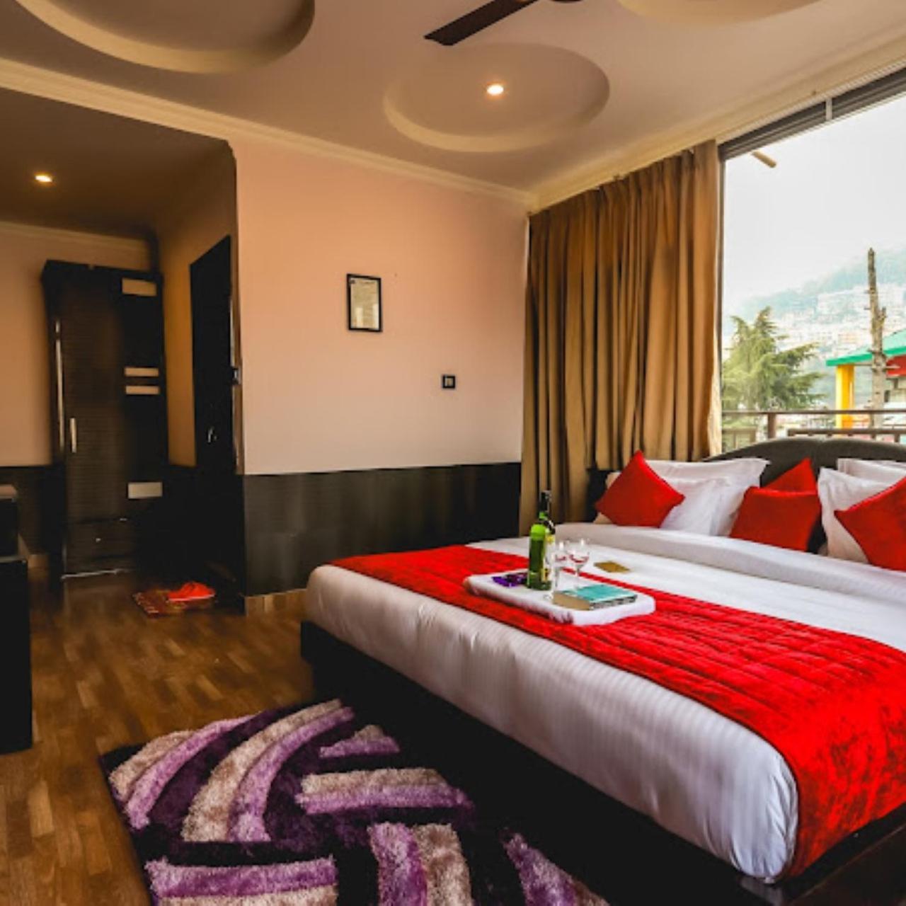 Hotel Holiday Hill, Near Mall Road, Mcleodganj# Parking#Restaurant Дармсала Экстерьер фото