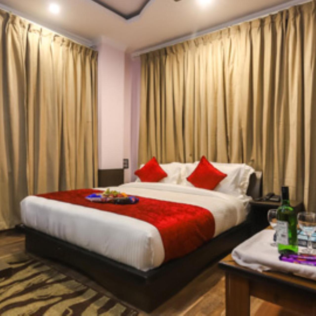 Hotel Holiday Hill, Near Mall Road, Mcleodganj# Parking#Restaurant Дармсала Экстерьер фото