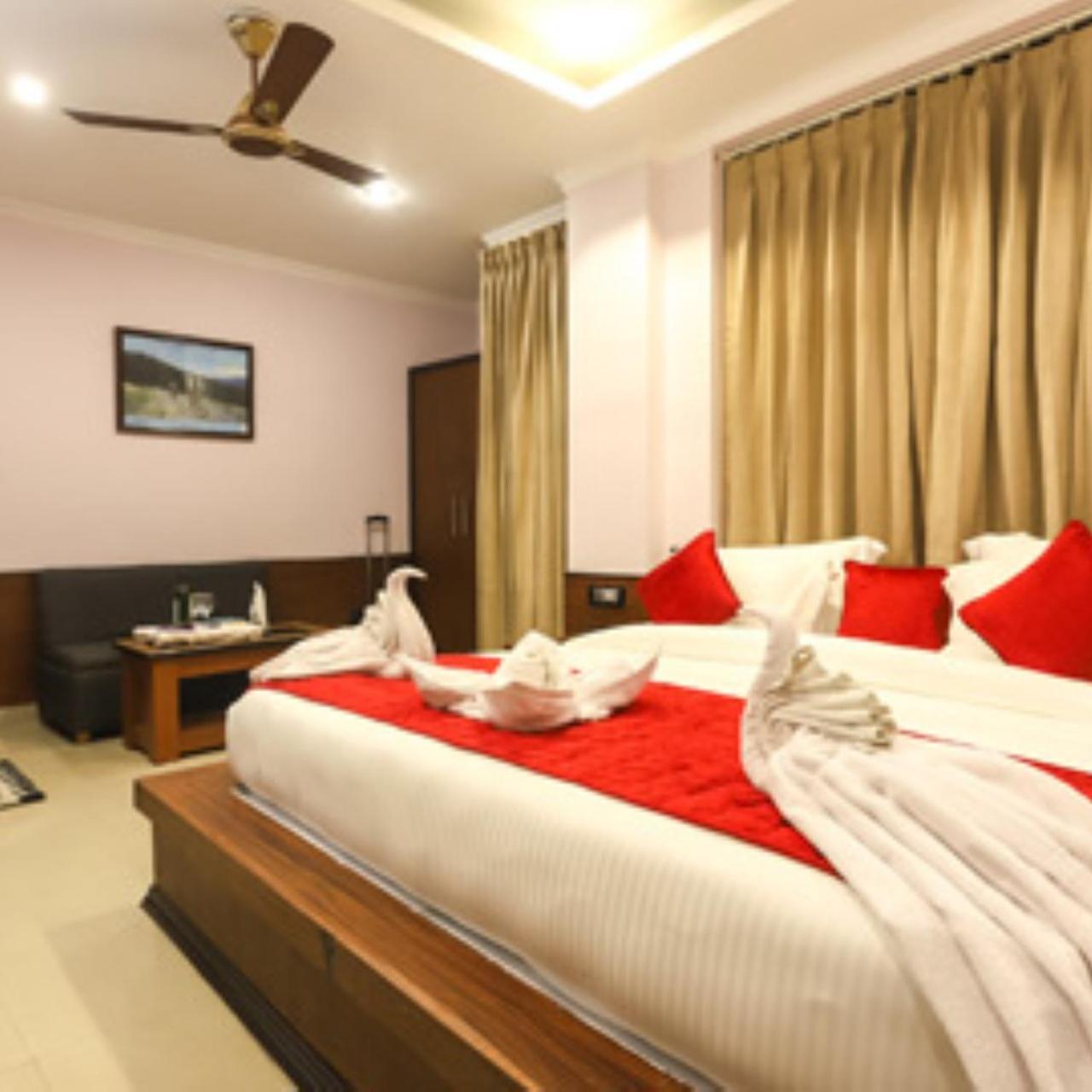 Hotel Holiday Hill, Near Mall Road, Mcleodganj# Parking#Restaurant Дармсала Экстерьер фото