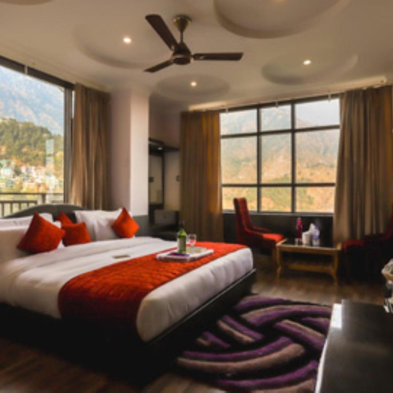 Hotel Holiday Hill, Near Mall Road, Mcleodganj# Parking#Restaurant Дармсала Экстерьер фото