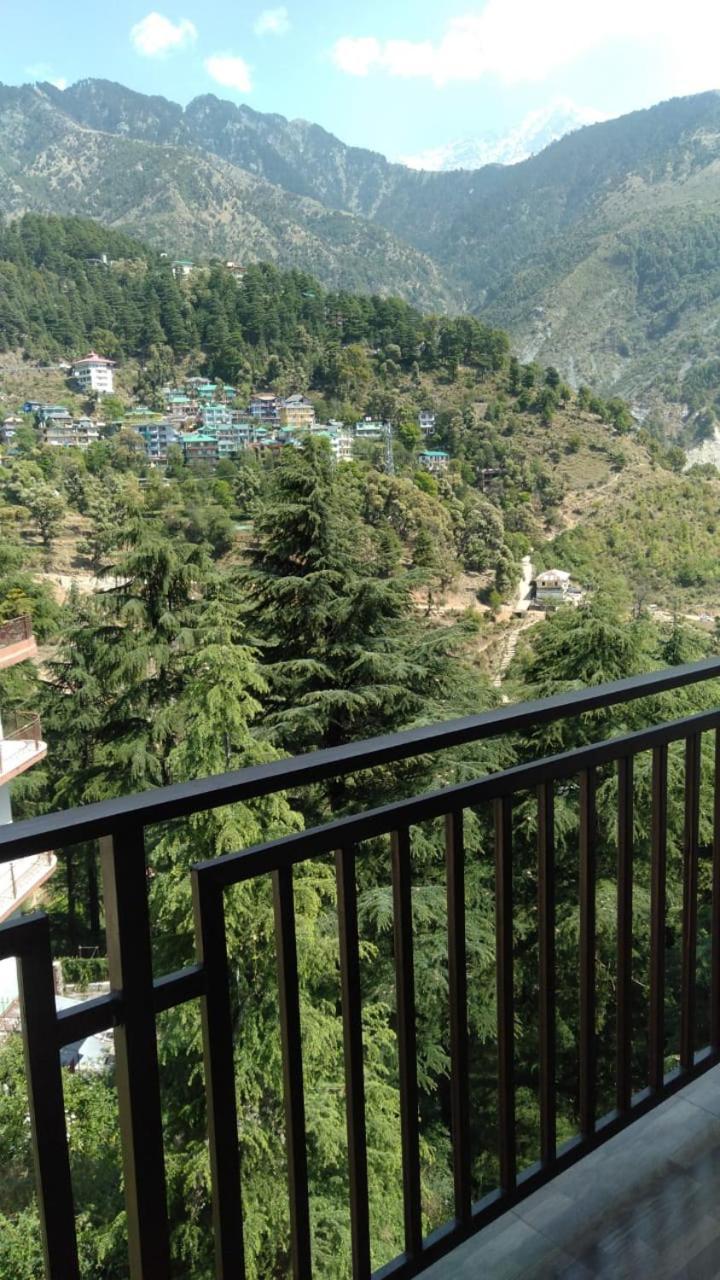 Hotel Holiday Hill, Near Mall Road, Mcleodganj# Parking#Restaurant Дармсала Экстерьер фото