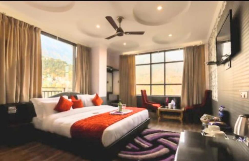 Hotel Holiday Hill, Near Mall Road, Mcleodganj# Parking#Restaurant Дармсала Экстерьер фото