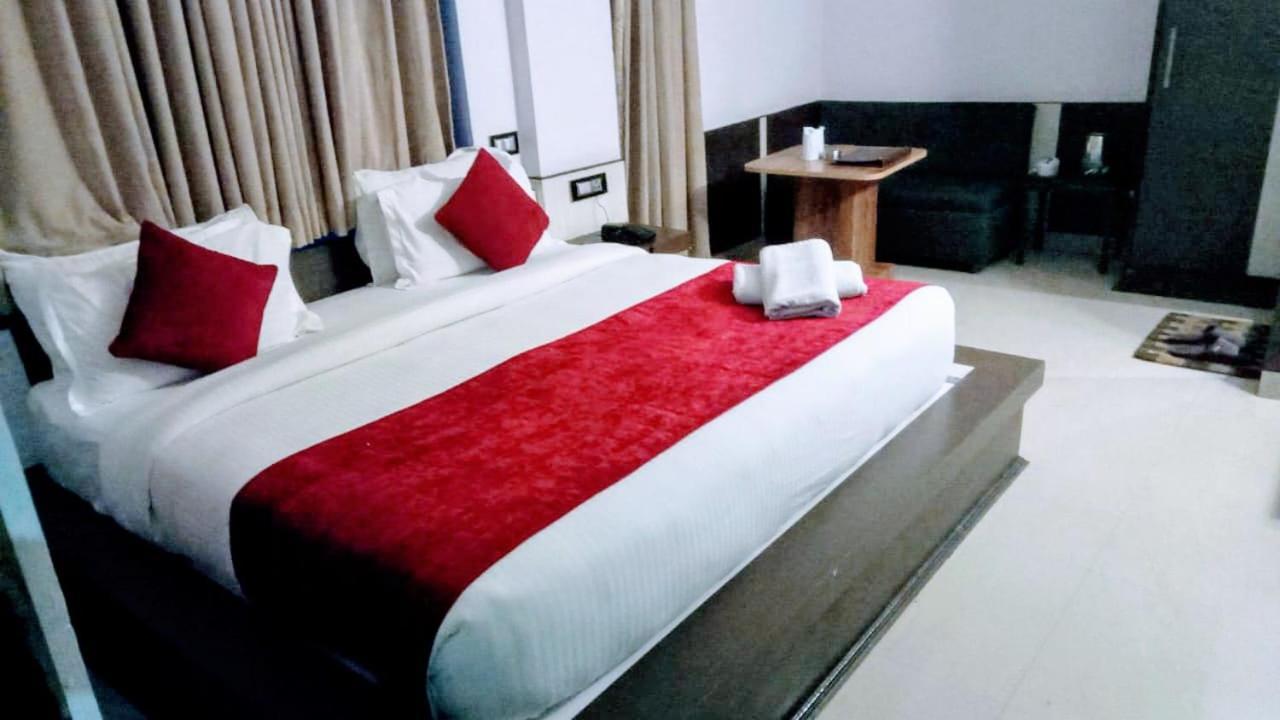 Hotel Holiday Hill, Near Mall Road, Mcleodganj# Parking#Restaurant Дармсала Экстерьер фото