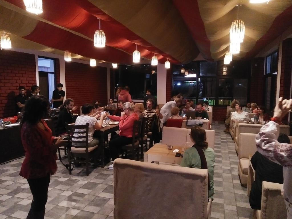 Hotel Holiday Hill, Near Mall Road, Mcleodganj# Parking#Restaurant Дармсала Экстерьер фото