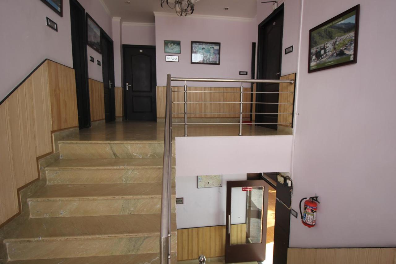 Hotel Holiday Hill, Near Mall Road, Mcleodganj# Parking#Restaurant Дармсала Экстерьер фото