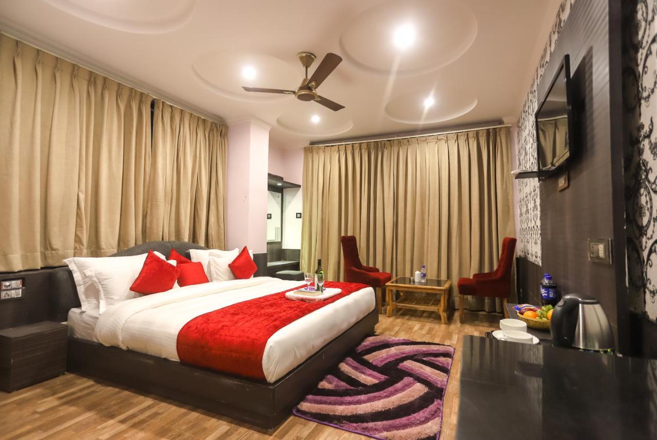 Hotel Holiday Hill, Near Mall Road, Mcleodganj# Parking#Restaurant Дармсала Экстерьер фото