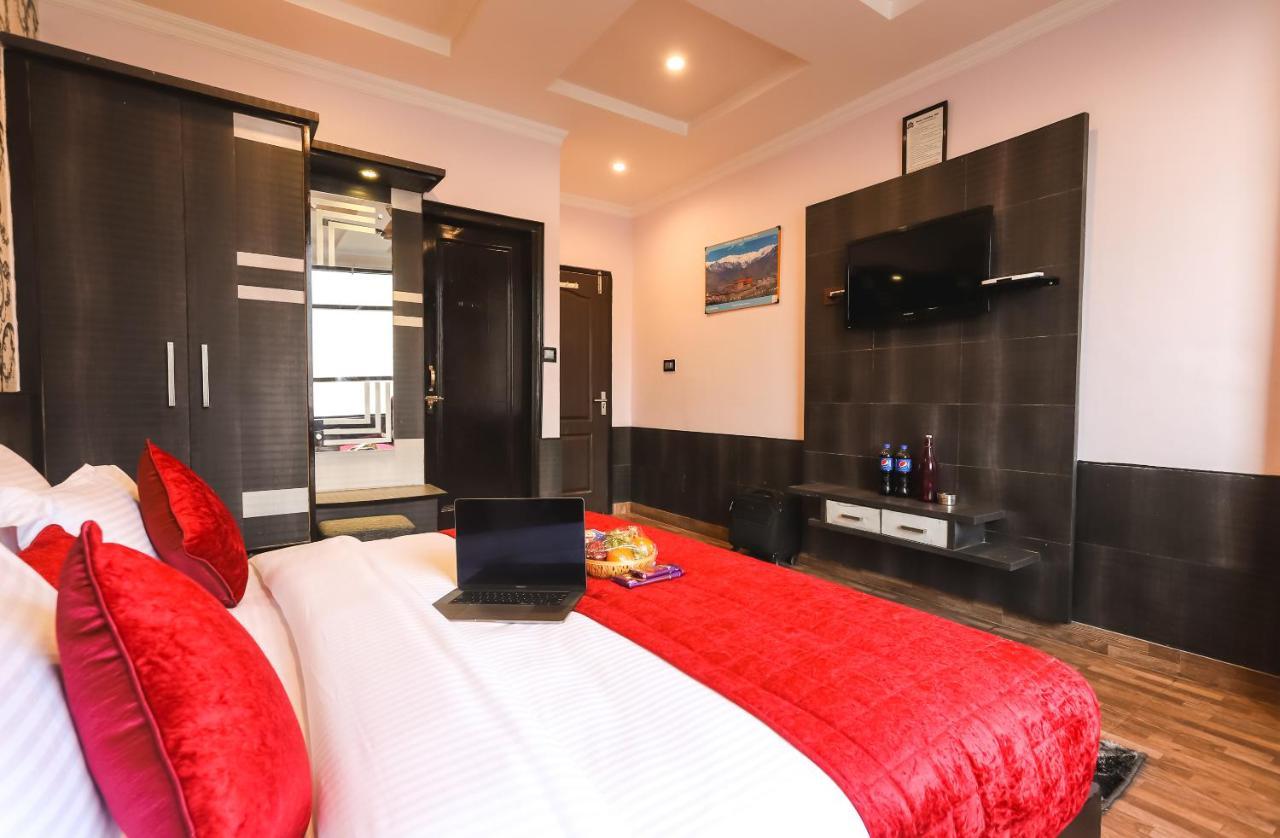 Hotel Holiday Hill, Near Mall Road, Mcleodganj# Parking#Restaurant Дармсала Экстерьер фото