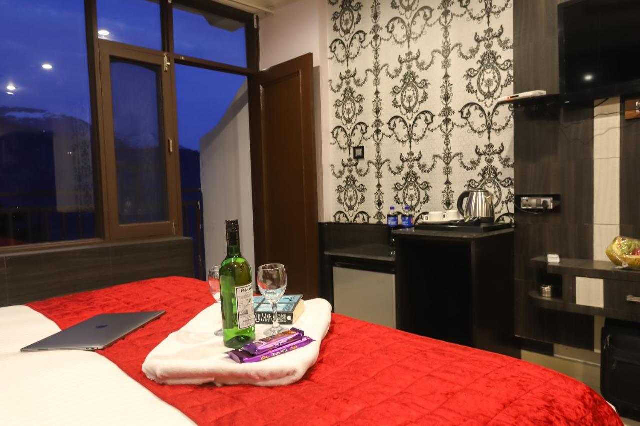 Hotel Holiday Hill, Near Mall Road, Mcleodganj# Parking#Restaurant Дармсала Экстерьер фото