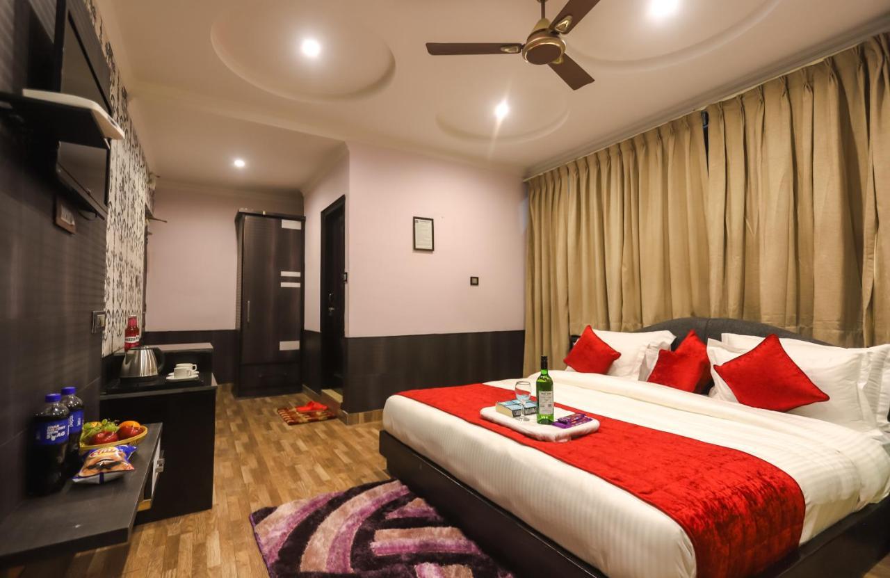 Hotel Holiday Hill, Near Mall Road, Mcleodganj# Parking#Restaurant Дармсала Экстерьер фото