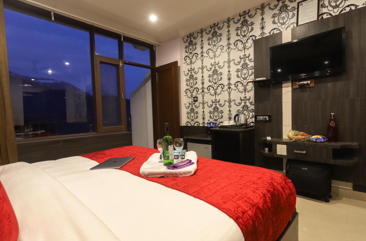 Hotel Holiday Hill, Near Mall Road, Mcleodganj# Parking#Restaurant Дармсала Экстерьер фото