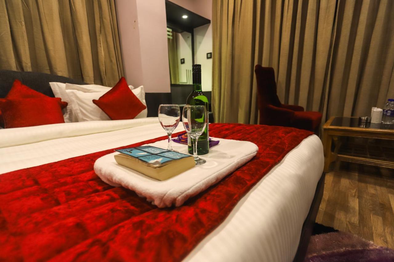 Hotel Holiday Hill, Near Mall Road, Mcleodganj# Parking#Restaurant Дармсала Экстерьер фото