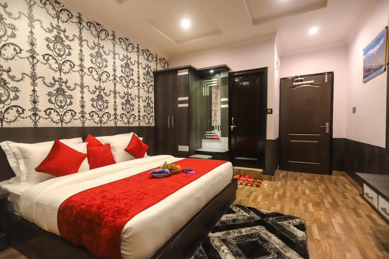 Hotel Holiday Hill, Near Mall Road, Mcleodganj# Parking#Restaurant Дармсала Экстерьер фото