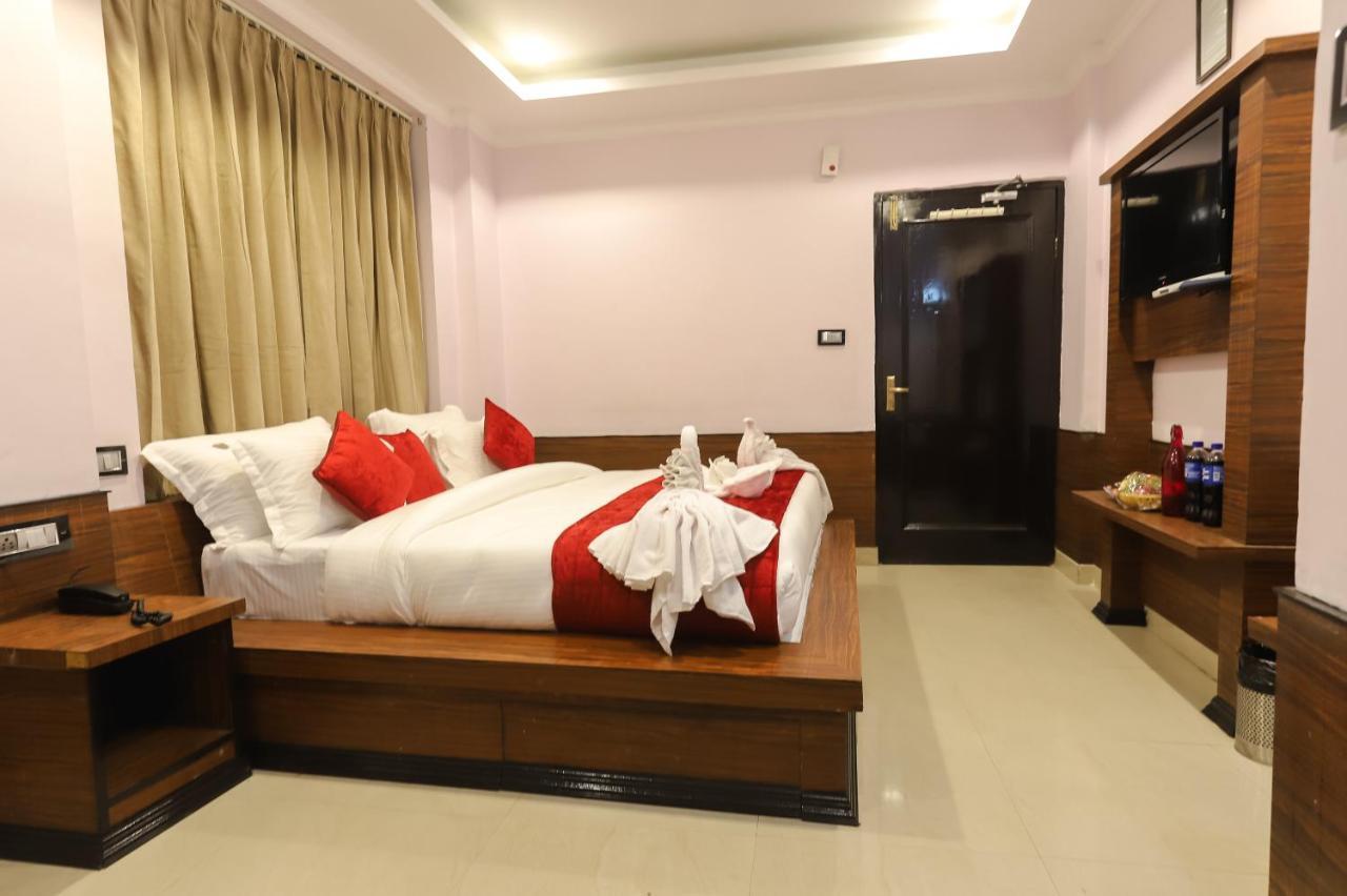 Hotel Holiday Hill, Near Mall Road, Mcleodganj# Parking#Restaurant Дармсала Экстерьер фото