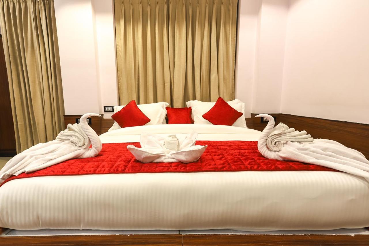Hotel Holiday Hill, Near Mall Road, Mcleodganj# Parking#Restaurant Дармсала Экстерьер фото