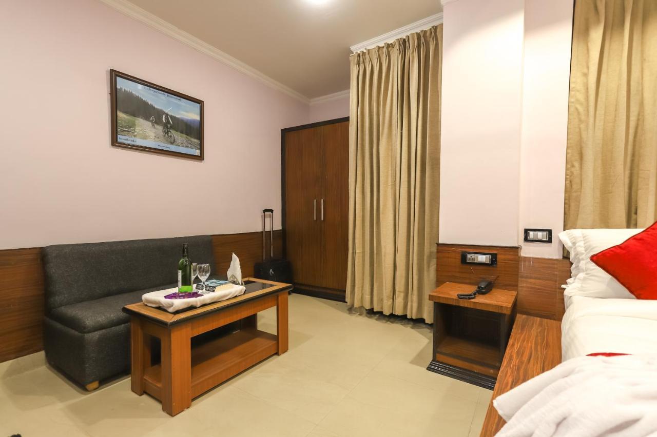Hotel Holiday Hill, Near Mall Road, Mcleodganj# Parking#Restaurant Дармсала Экстерьер фото