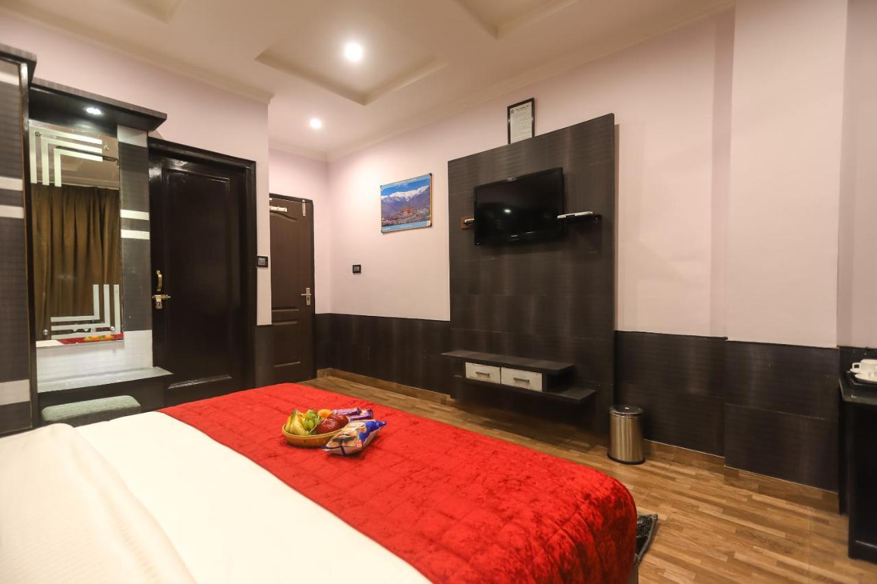Hotel Holiday Hill, Near Mall Road, Mcleodganj# Parking#Restaurant Дармсала Экстерьер фото