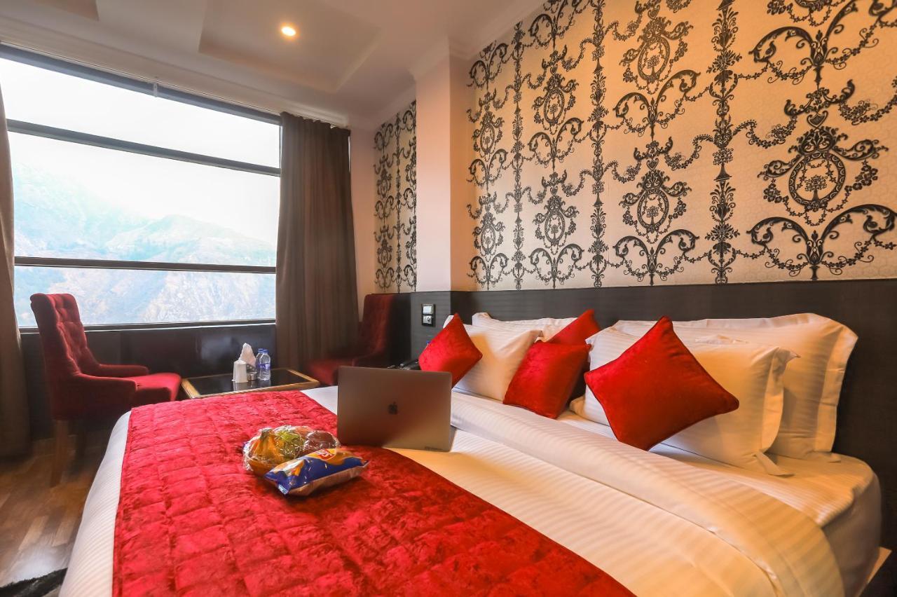 Hotel Holiday Hill, Near Mall Road, Mcleodganj# Parking#Restaurant Дармсала Экстерьер фото