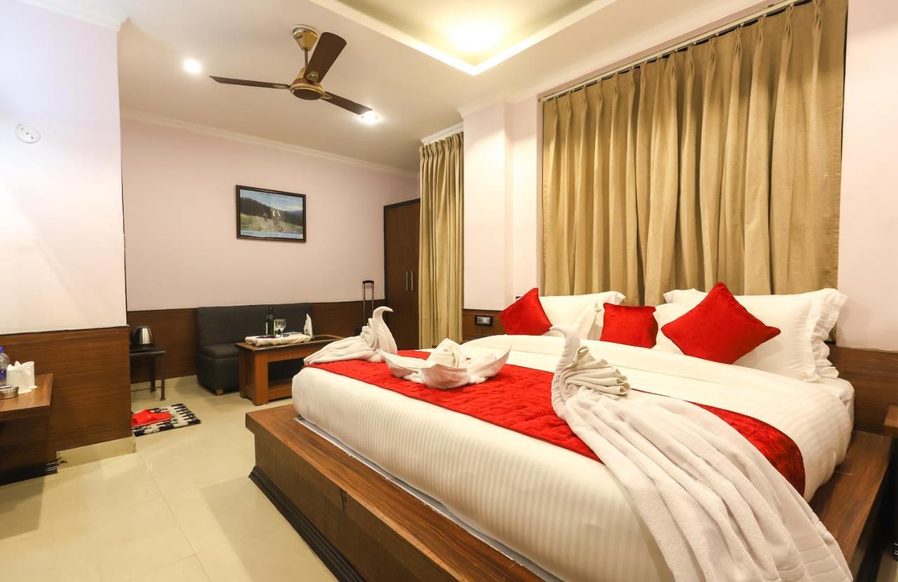 Hotel Holiday Hill, Near Mall Road, Mcleodganj# Parking#Restaurant Дармсала Экстерьер фото