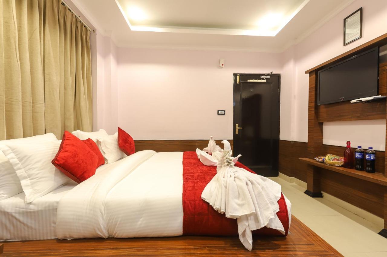 Hotel Holiday Hill, Near Mall Road, Mcleodganj# Parking#Restaurant Дармсала Экстерьер фото